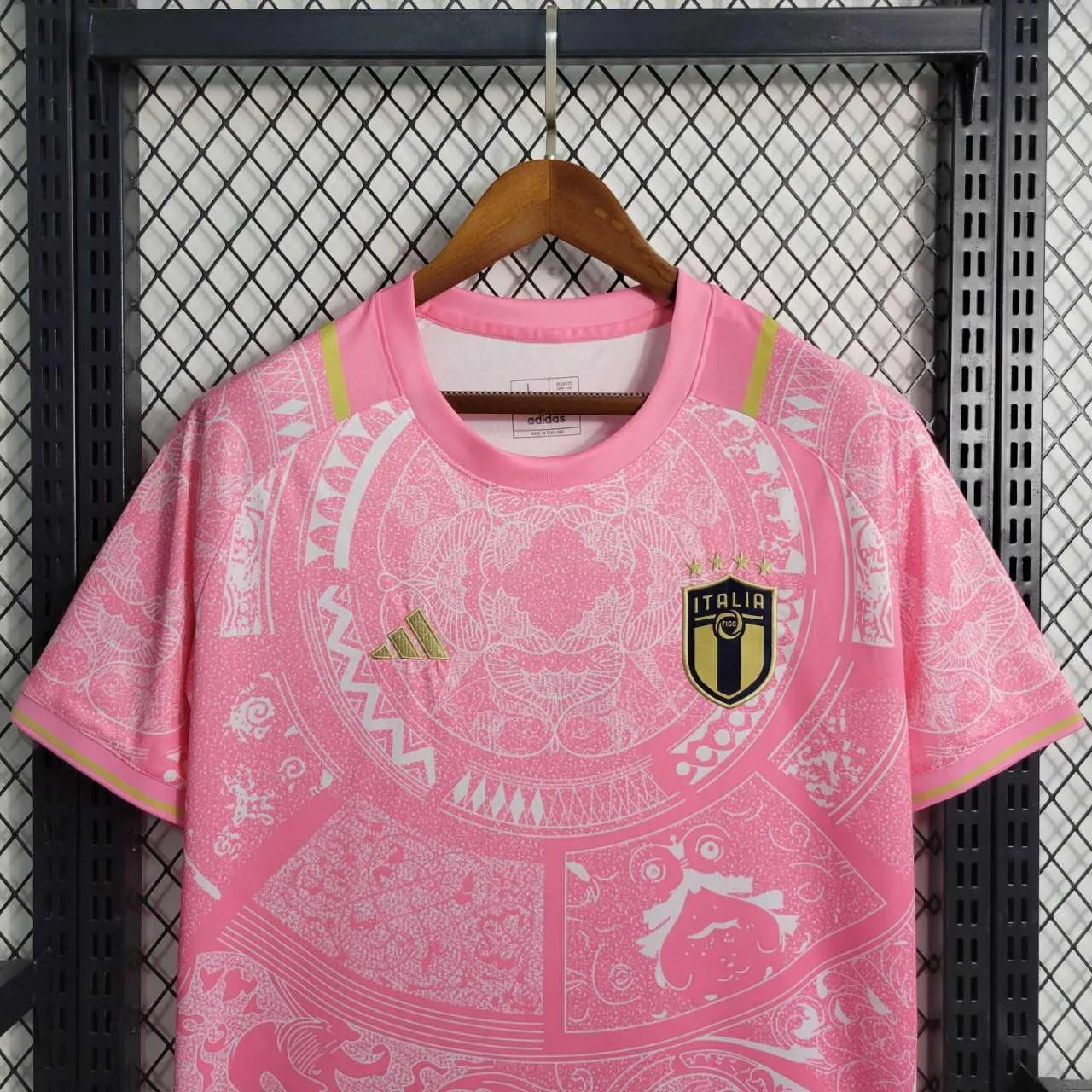 2024 Italy Special Edition Pink kit