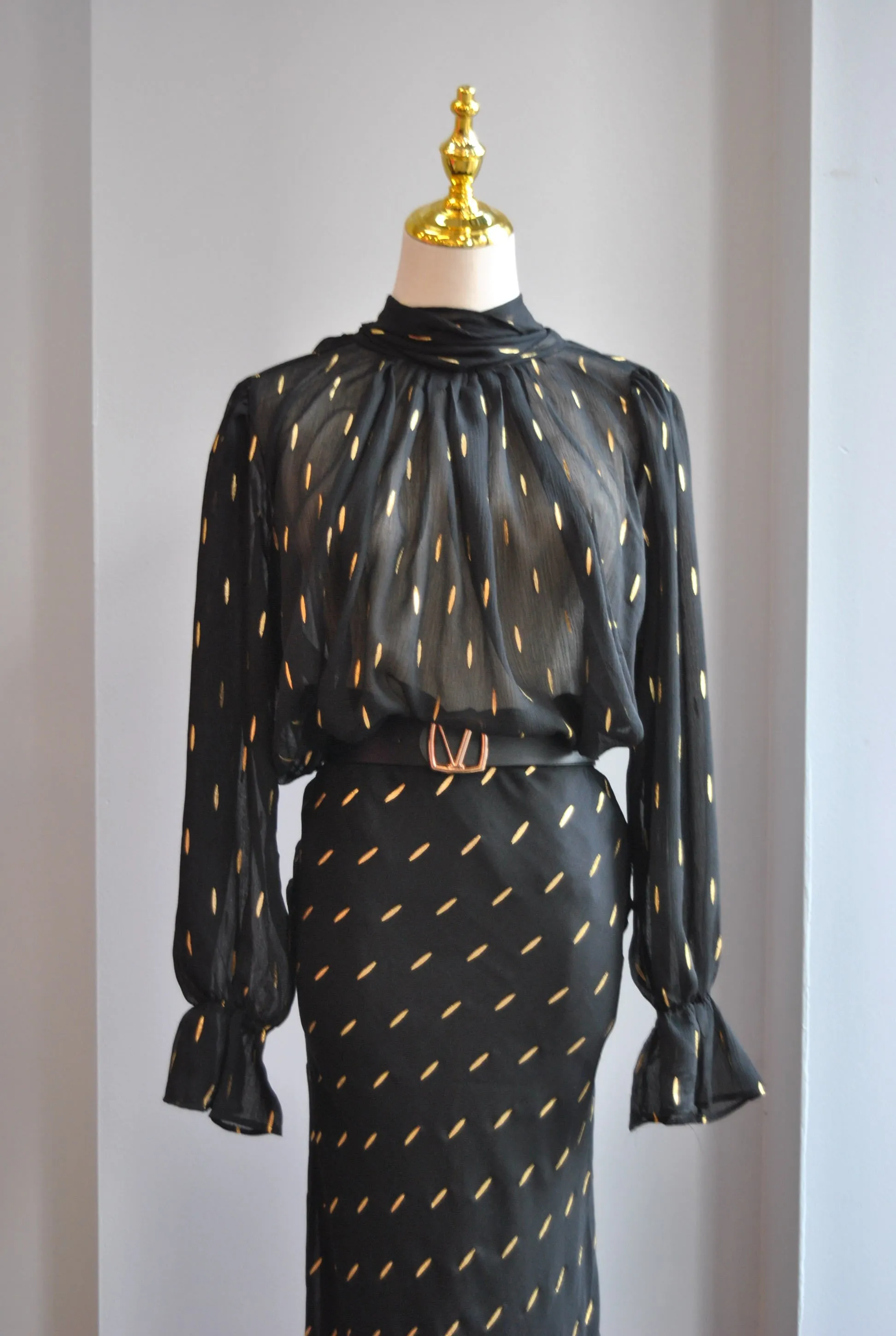BLACK AND GOLD SET