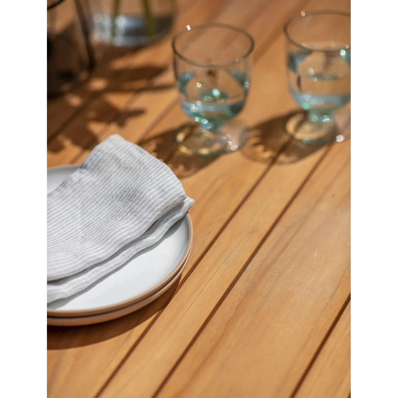 Cambridge Table, Small in Black - Aluminium & Teak