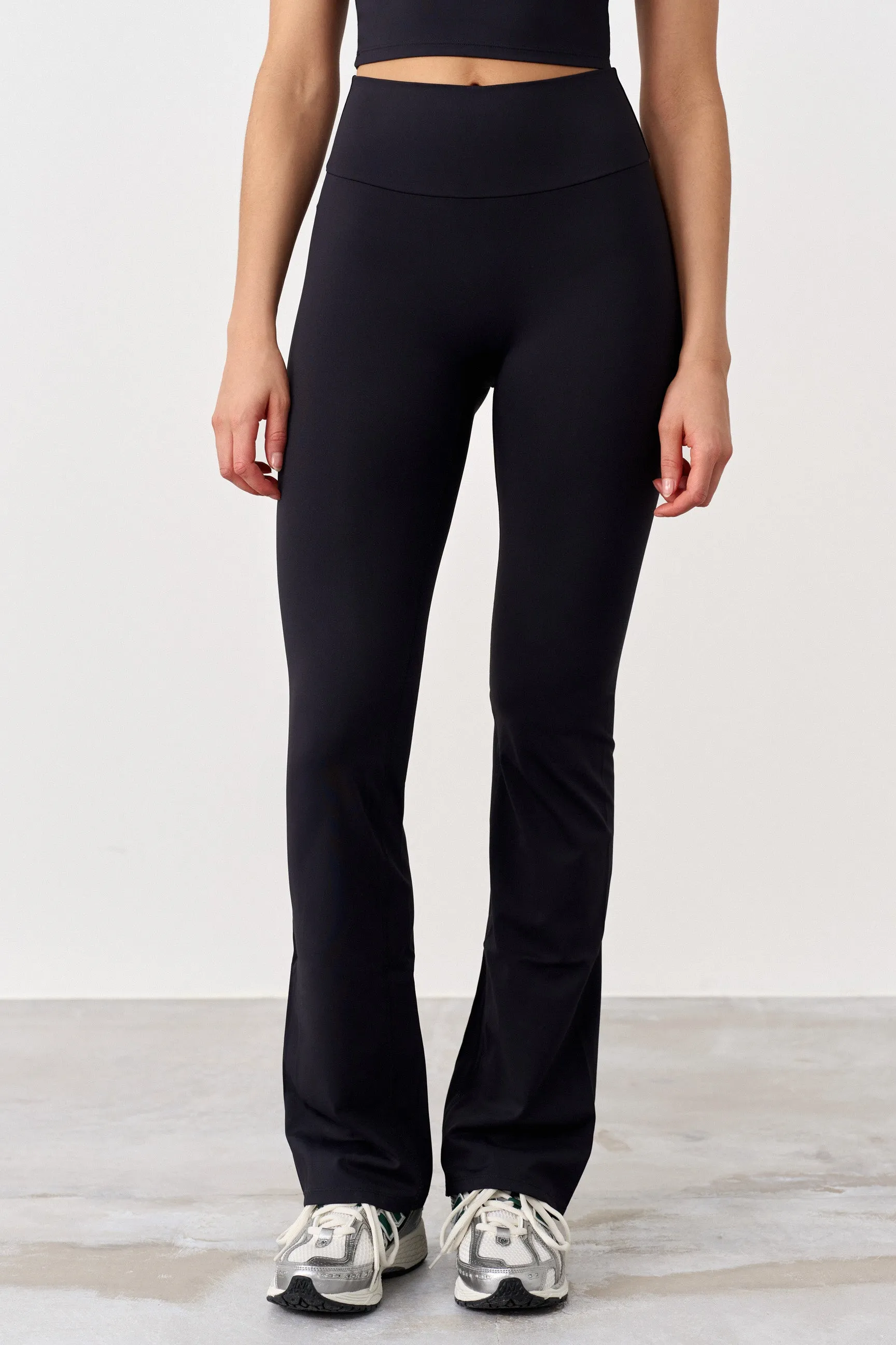 Signature Flared Leggings