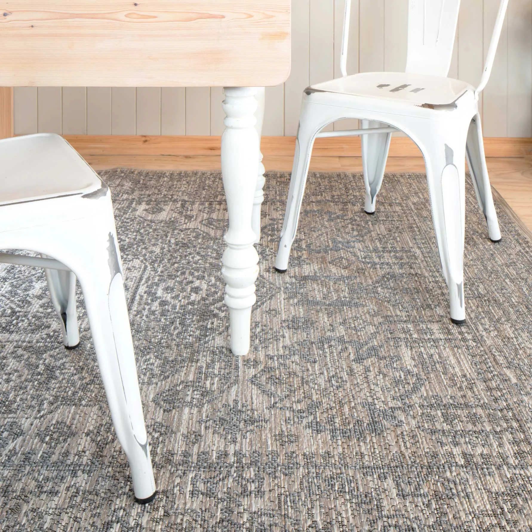 Traditional Textured Flatweave Indoor Outdoor Area Rug - Naylor