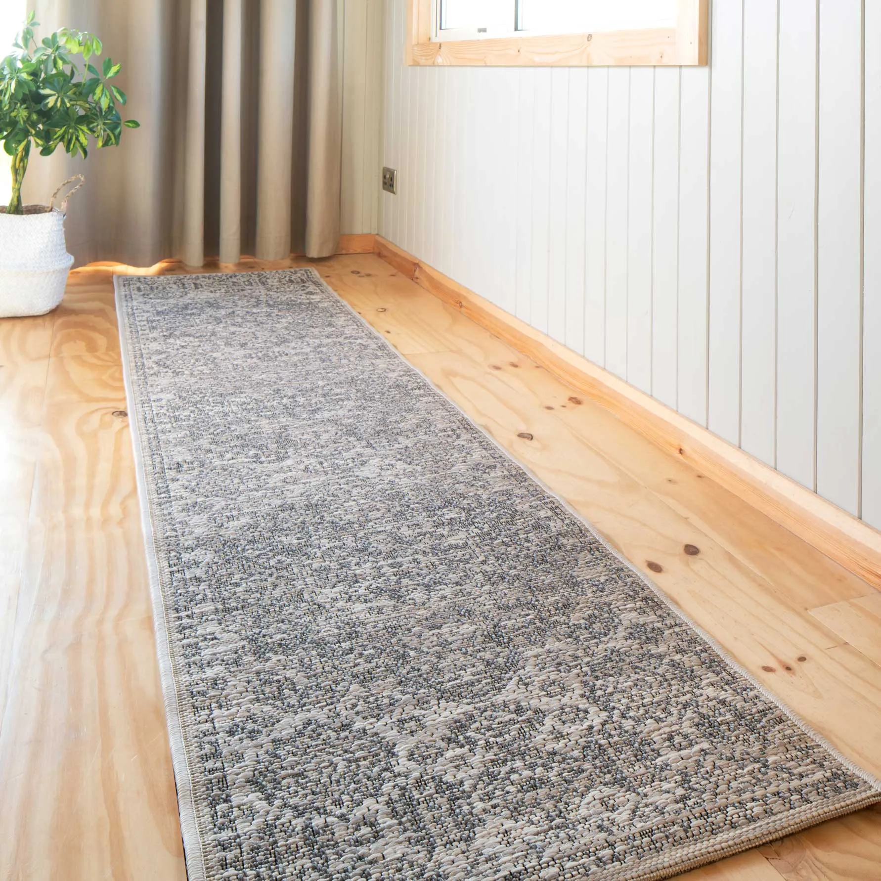 Traditional Textured Flatweave Indoor Outdoor Area Rug - Naylor
