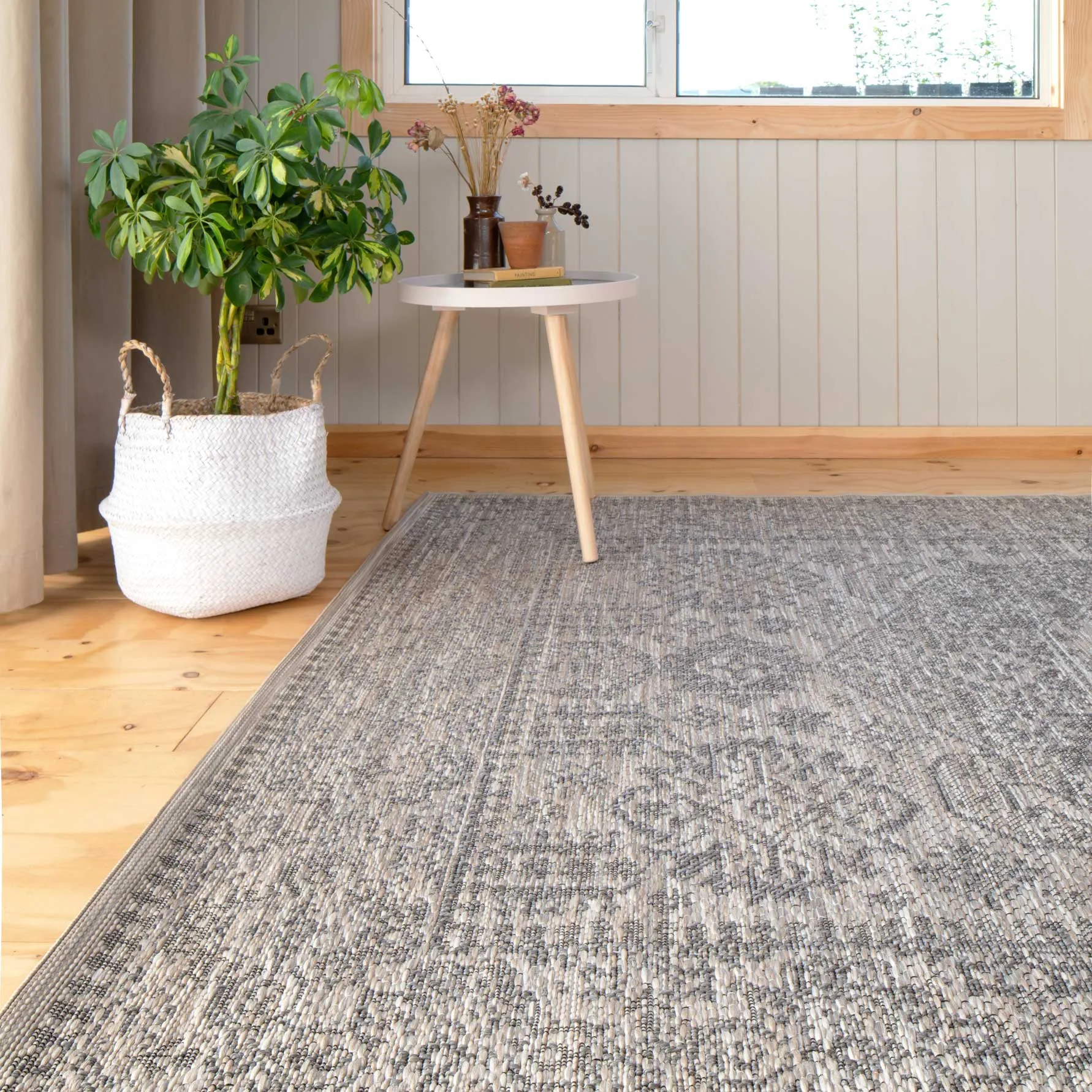 Traditional Textured Flatweave Indoor Outdoor Area Rug - Naylor